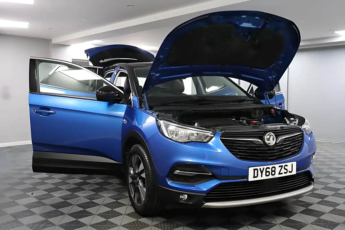 Used 2018 Vauxhall Grandland X Sport Nav S/S Blue - Interior and Exterior details 14
