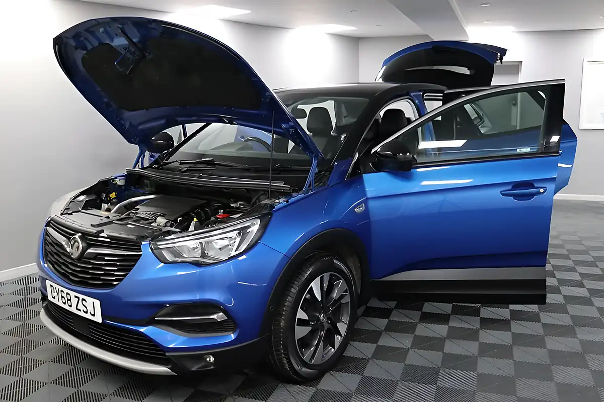 Used 2018 Vauxhall Grandland X Sport Nav S/S Blue - Interior and Exterior details 15