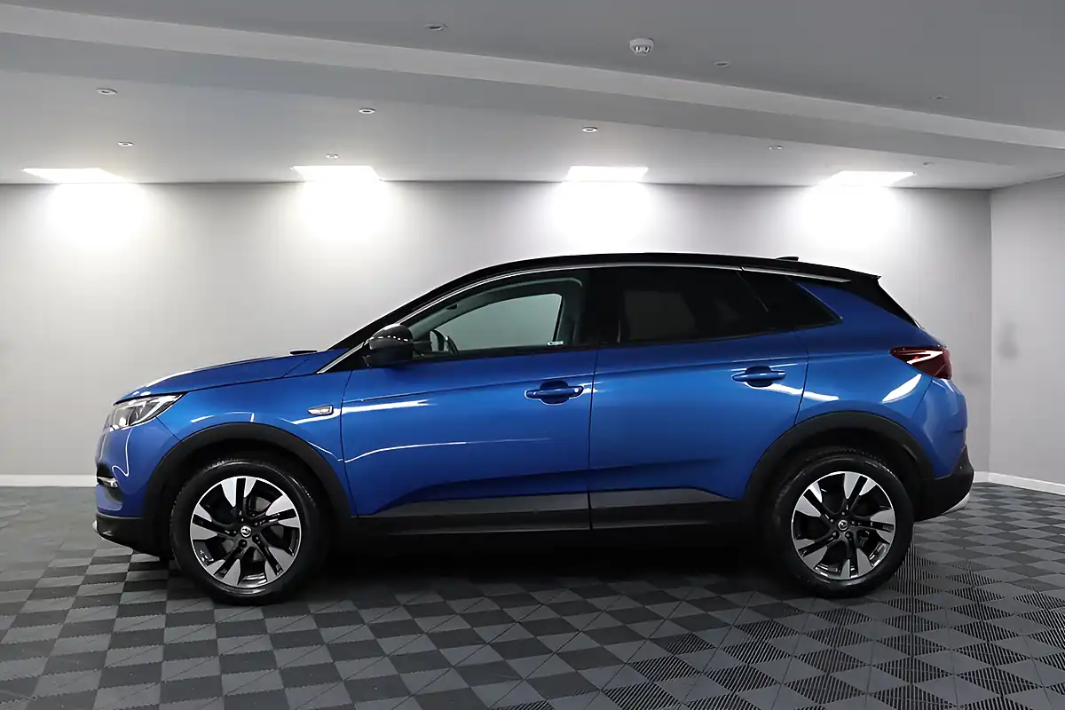 Used 2018 Vauxhall Grandland X Sport Nav S/S Blue - Interior and Exterior details 17