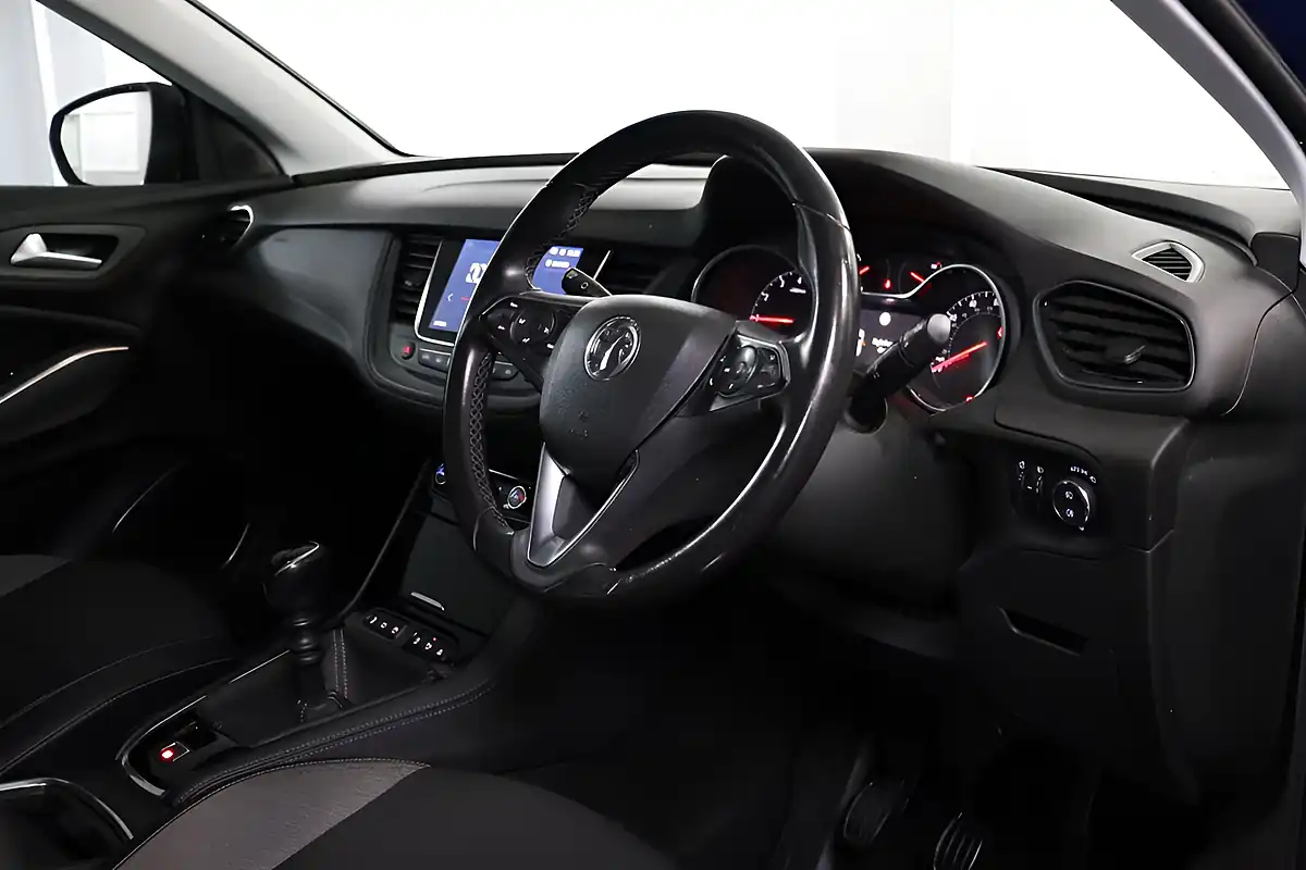 Used 2018 Vauxhall Grandland X Sport Nav S/S Blue - Interior and Exterior details 4