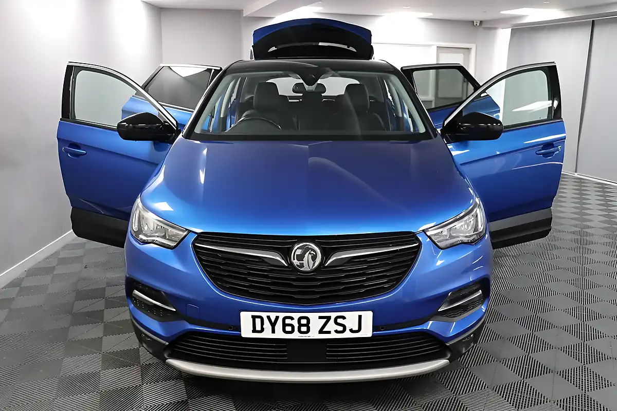 Used 2018 Vauxhall Grandland X Sport Nav S/S Blue - Interior and Exterior details 6