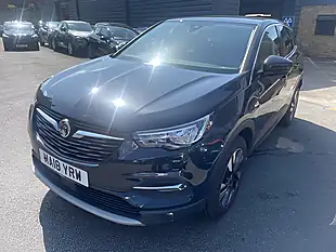 Used 2018 Vauxhall Grandland X Sport Nav S/S Green - Interior and Exterior details 3