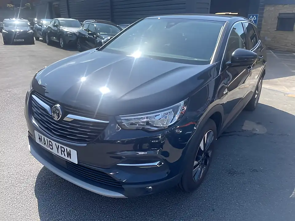 Used 2018 Vauxhall Grandland X Sport Nav S/S Green - Interior and Exterior details 3