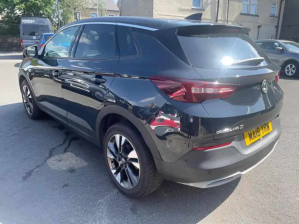 Used 2018 Vauxhall Grandland X Sport Nav S/S Green - Interior and Exterior details 4