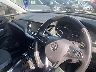 Used 2018 Vauxhall Grandland X Sport Nav S/S Green - Interior and Exterior details 7