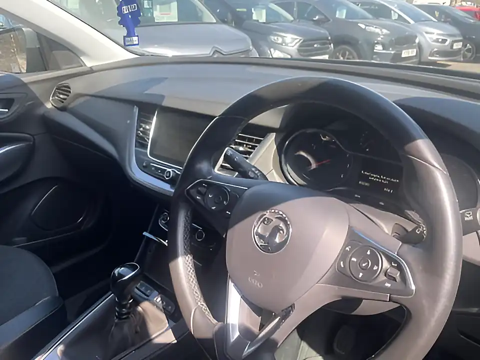 Used 2018 Vauxhall Grandland X Sport Nav S/S Green - Interior and Exterior details 7