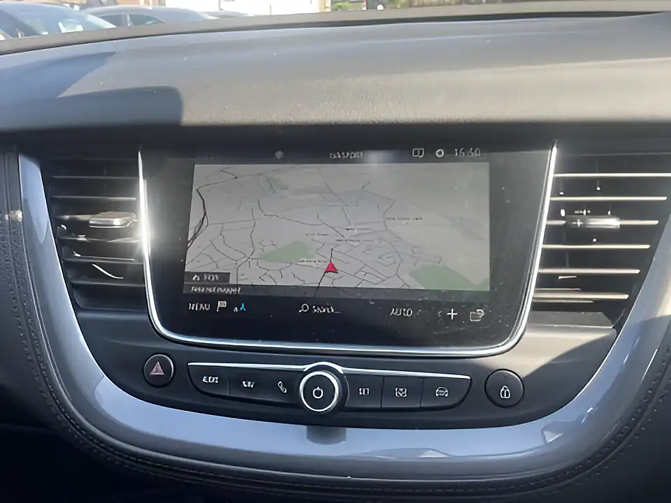 Used 2018 Vauxhall Grandland X Sport Nav S/S Green - Interior and Exterior details 9