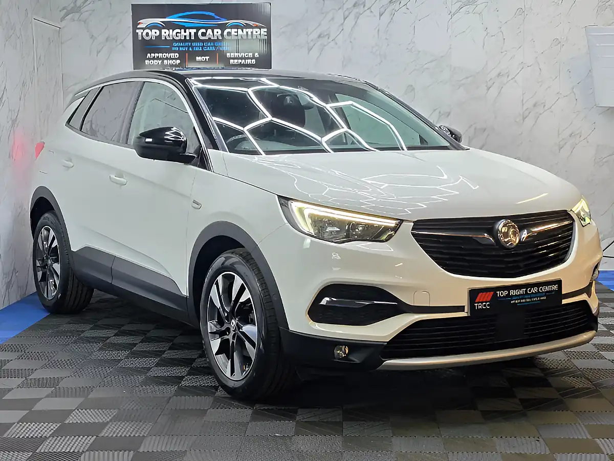 Used 2018 Vauxhall Grandland X Sport Nav White - Front View