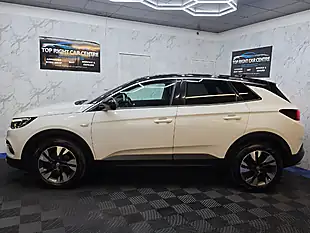 Used 2018 Vauxhall Grandland X Sport Nav White - Interior and Exterior details 10