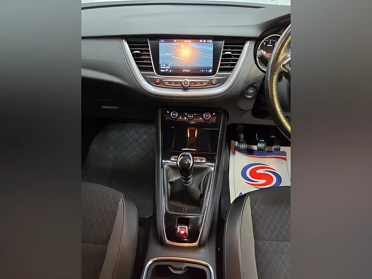 Used 2018 Vauxhall Grandland X Sport Nav White - Interior and Exterior details 13