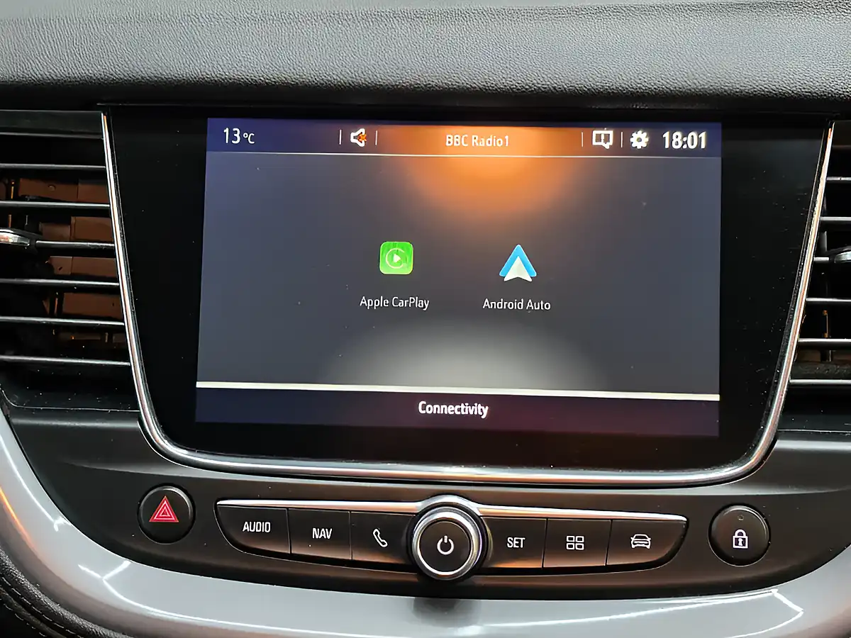 Used 2018 Vauxhall Grandland X Sport Nav White - Interior and Exterior details 14