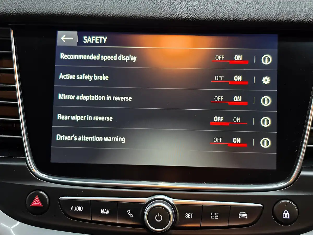 Used 2018 Vauxhall Grandland X Sport Nav White - Interior and Exterior details 15