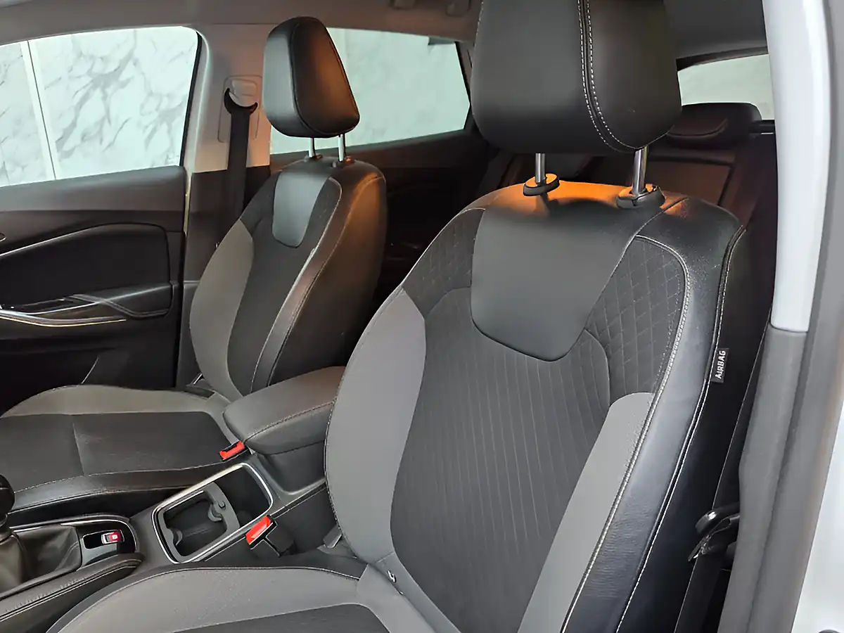 Used 2018 Vauxhall Grandland X Sport Nav White - Interior and Exterior details 17