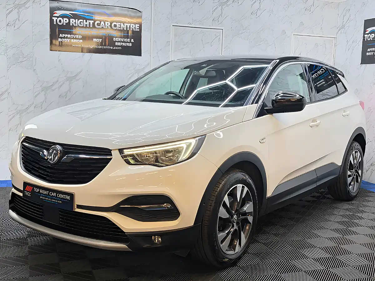 Used 2018 Vauxhall Grandland X Sport Nav White - Interior and Exterior details 4