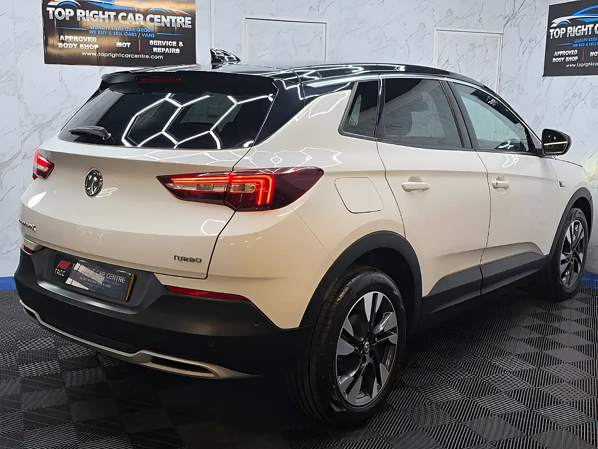 Used 2018 Vauxhall Grandland X Sport Nav White - Interior and Exterior details 9