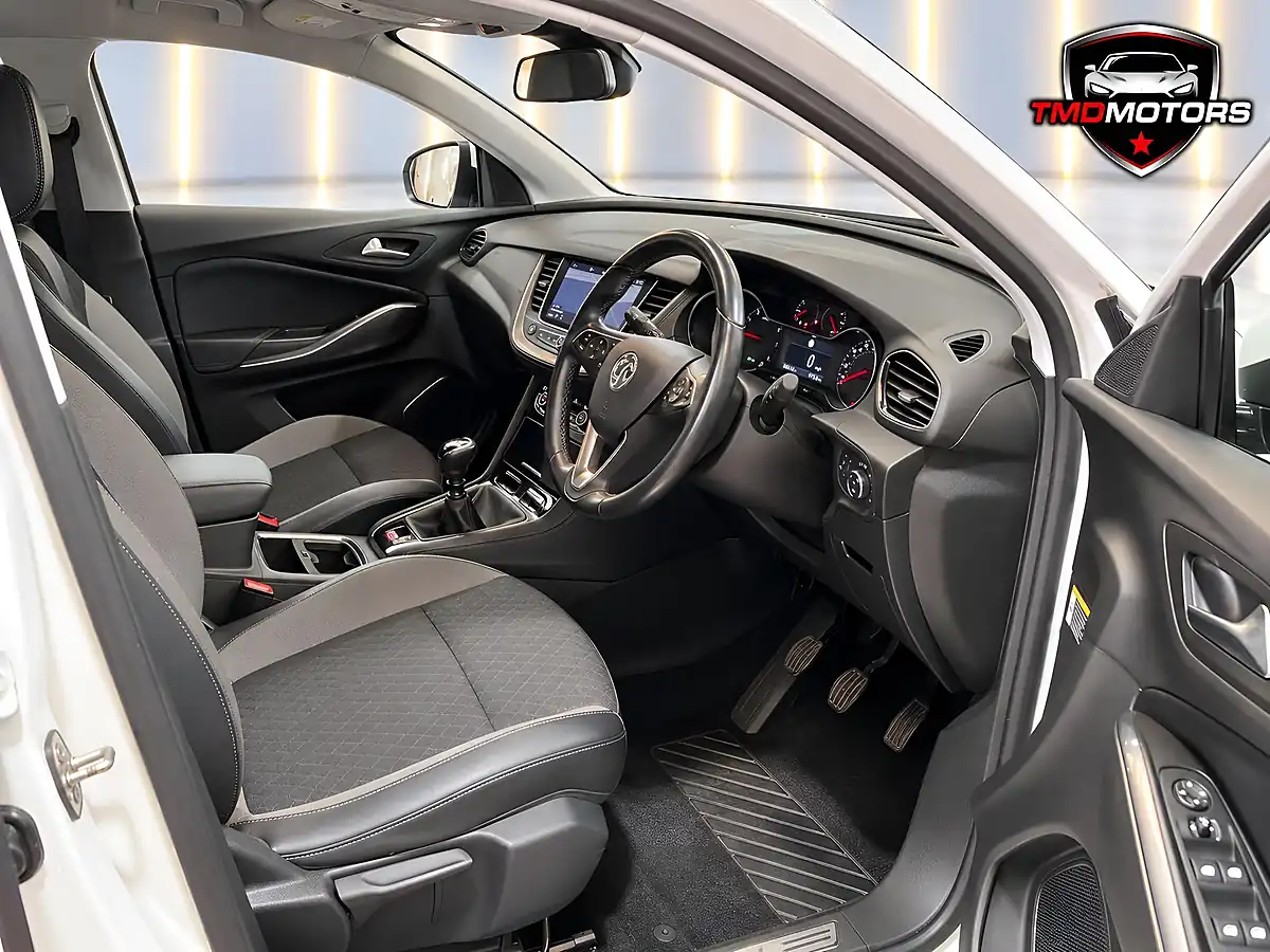 Used 2018 Vauxhall Grandland X Sport Nav White - Interior and Exterior details 12
