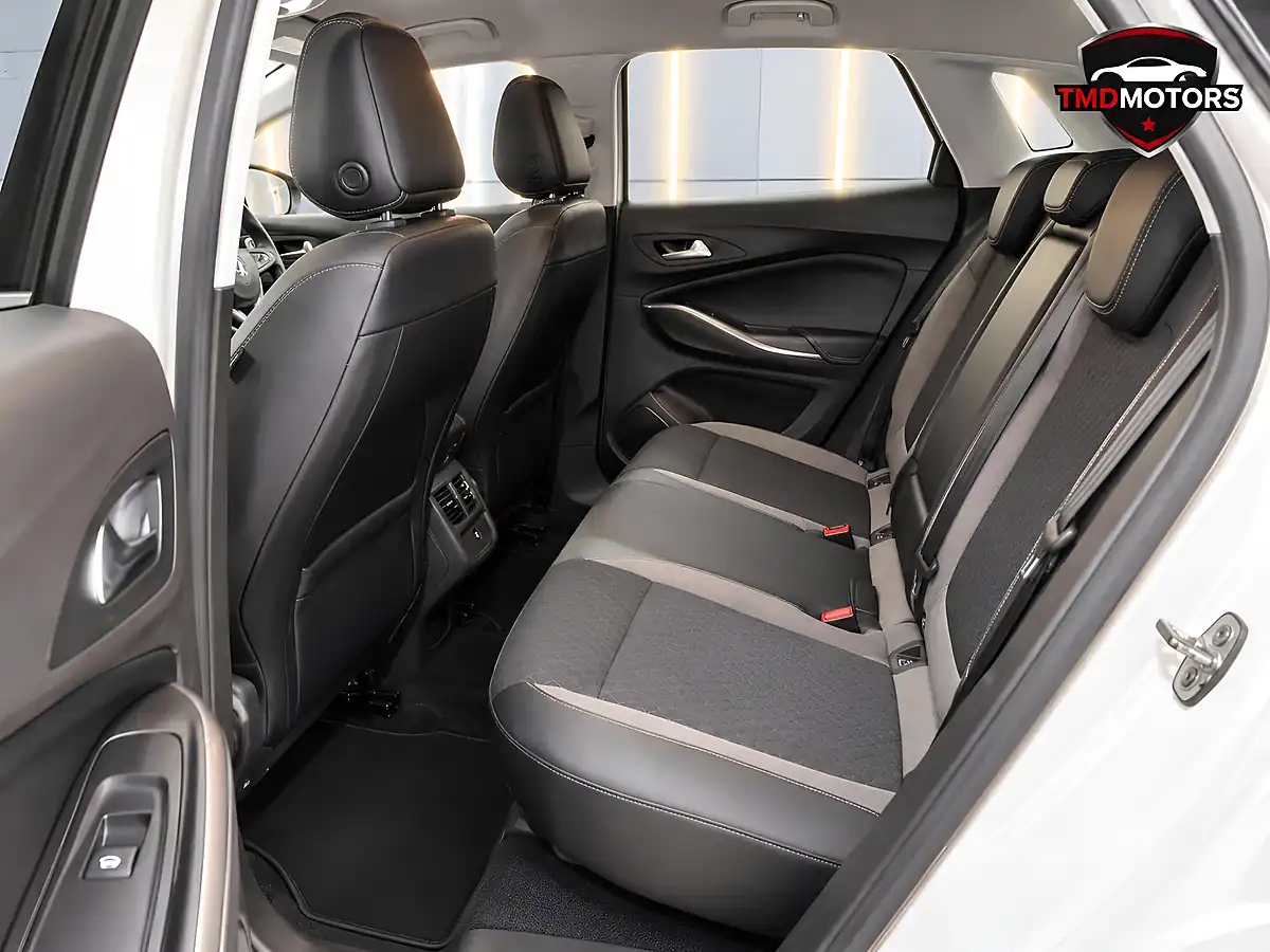 Used 2018 Vauxhall Grandland X Sport Nav White - Interior and Exterior details 14