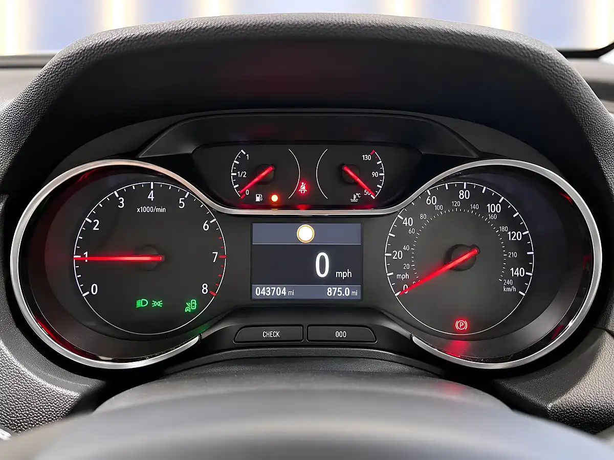Used 2018 Vauxhall Grandland X Sport Nav White - Interior and Exterior details 15