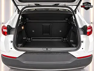 Used 2018 Vauxhall Grandland X Sport Nav White - Interior and Exterior details 16