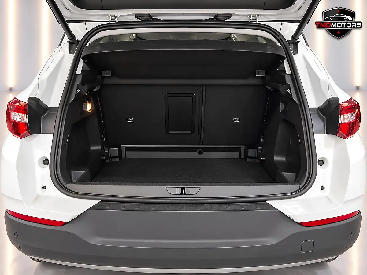 Used 2018 Vauxhall Grandland X Sport Nav White - Interior and Exterior details 16