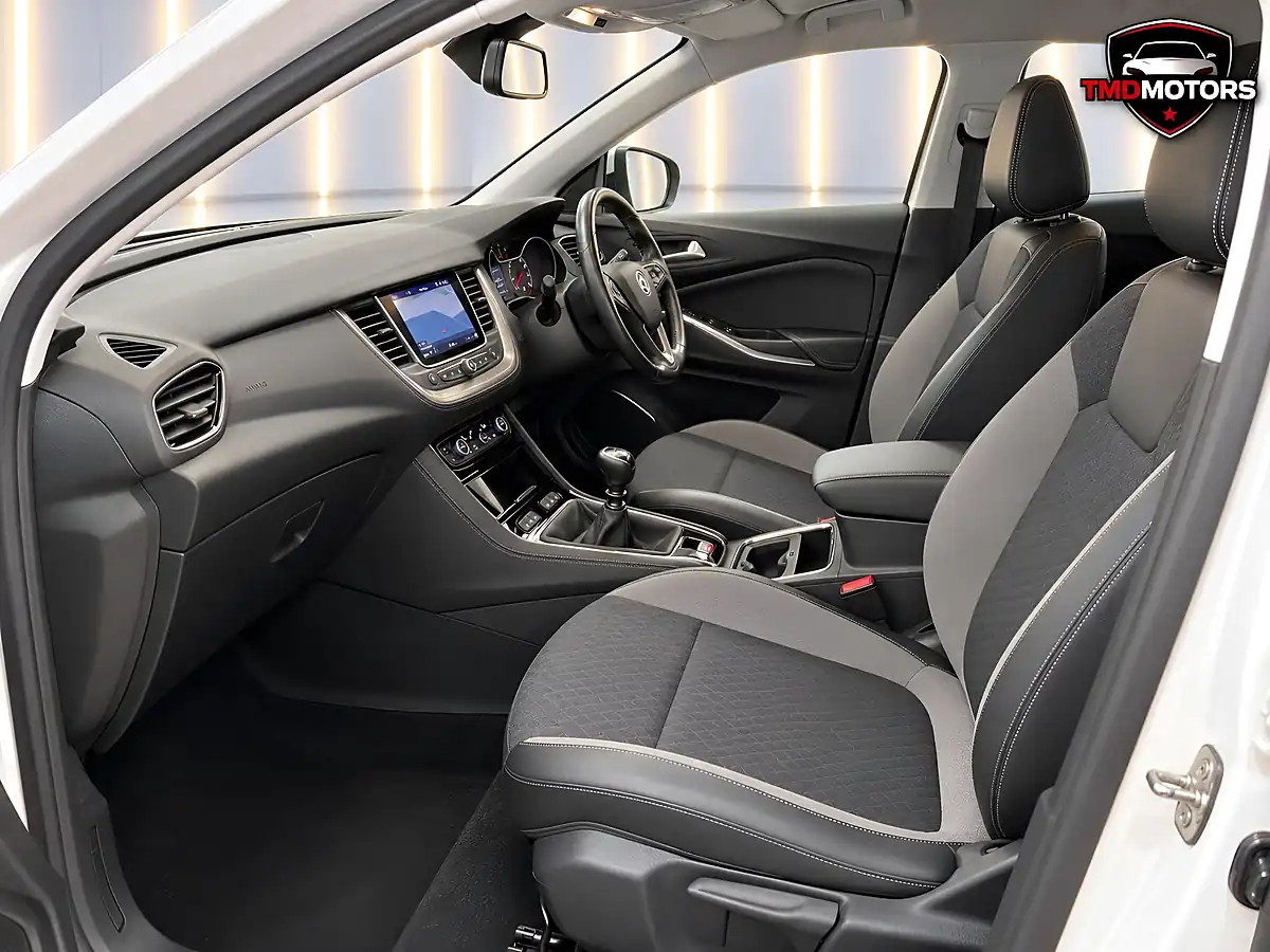 Used 2018 Vauxhall Grandland X Sport Nav White - Interior and Exterior details 18