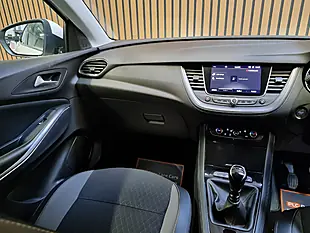 Used 2018 Vauxhall Grandland X Sport Nav White - Interior and Exterior details 10