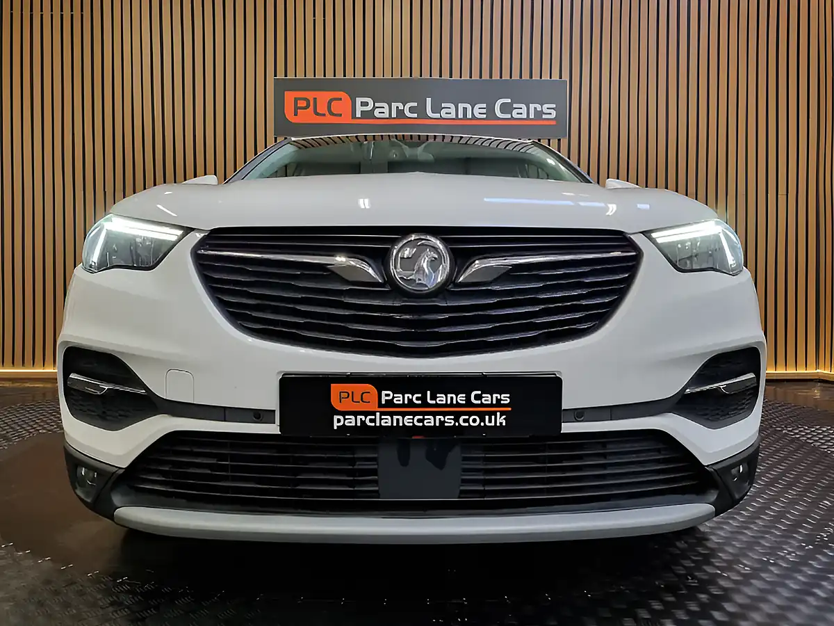 Used 2018 Vauxhall Grandland X Sport Nav White - Interior and Exterior details 13
