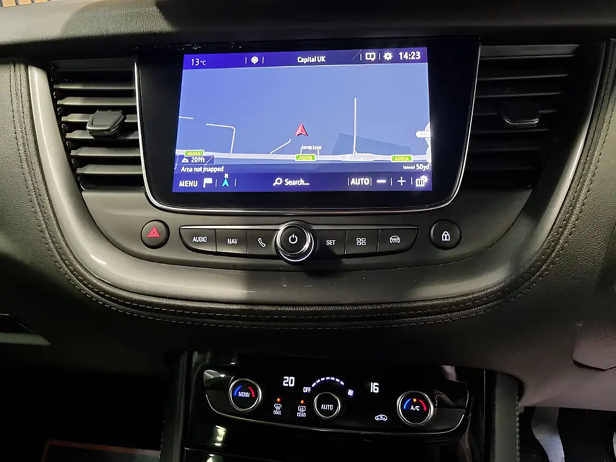 Used 2018 Vauxhall Grandland X Sport Nav White - Interior and Exterior details 17