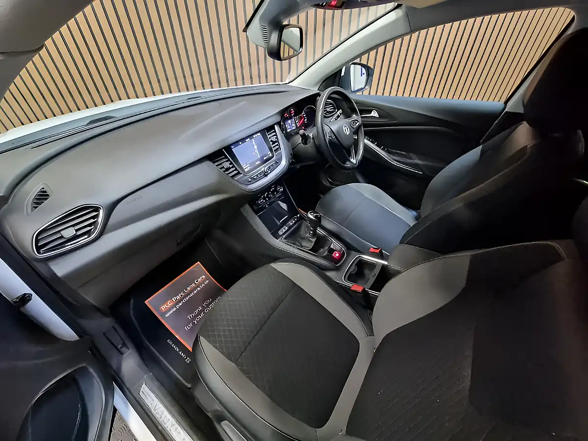 Used 2018 Vauxhall Grandland X Sport Nav White - Interior and Exterior details 19
