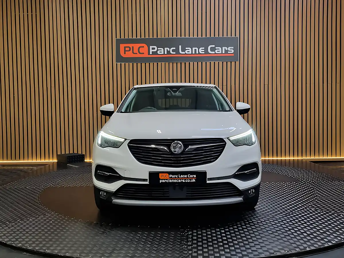 Used 2018 Vauxhall Grandland X Sport Nav White - Interior and Exterior details 3