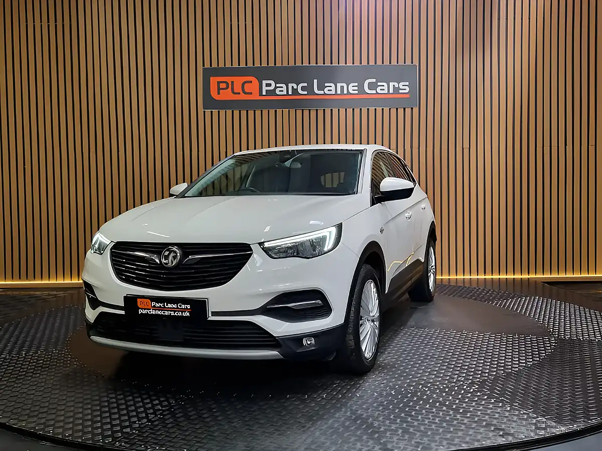Used 2018 Vauxhall Grandland X Sport Nav White - Interior and Exterior details 4
