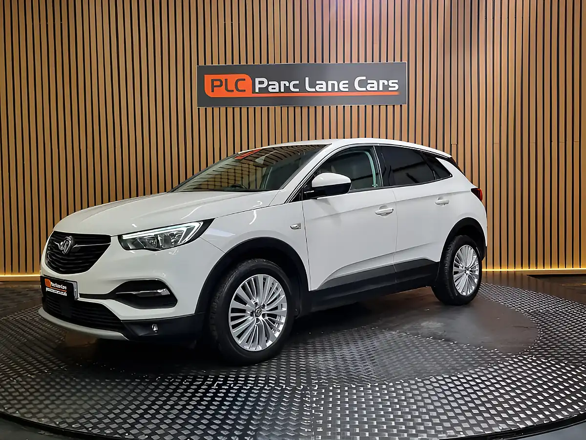 Used 2018 Vauxhall Grandland X Sport Nav White - Interior and Exterior details 5