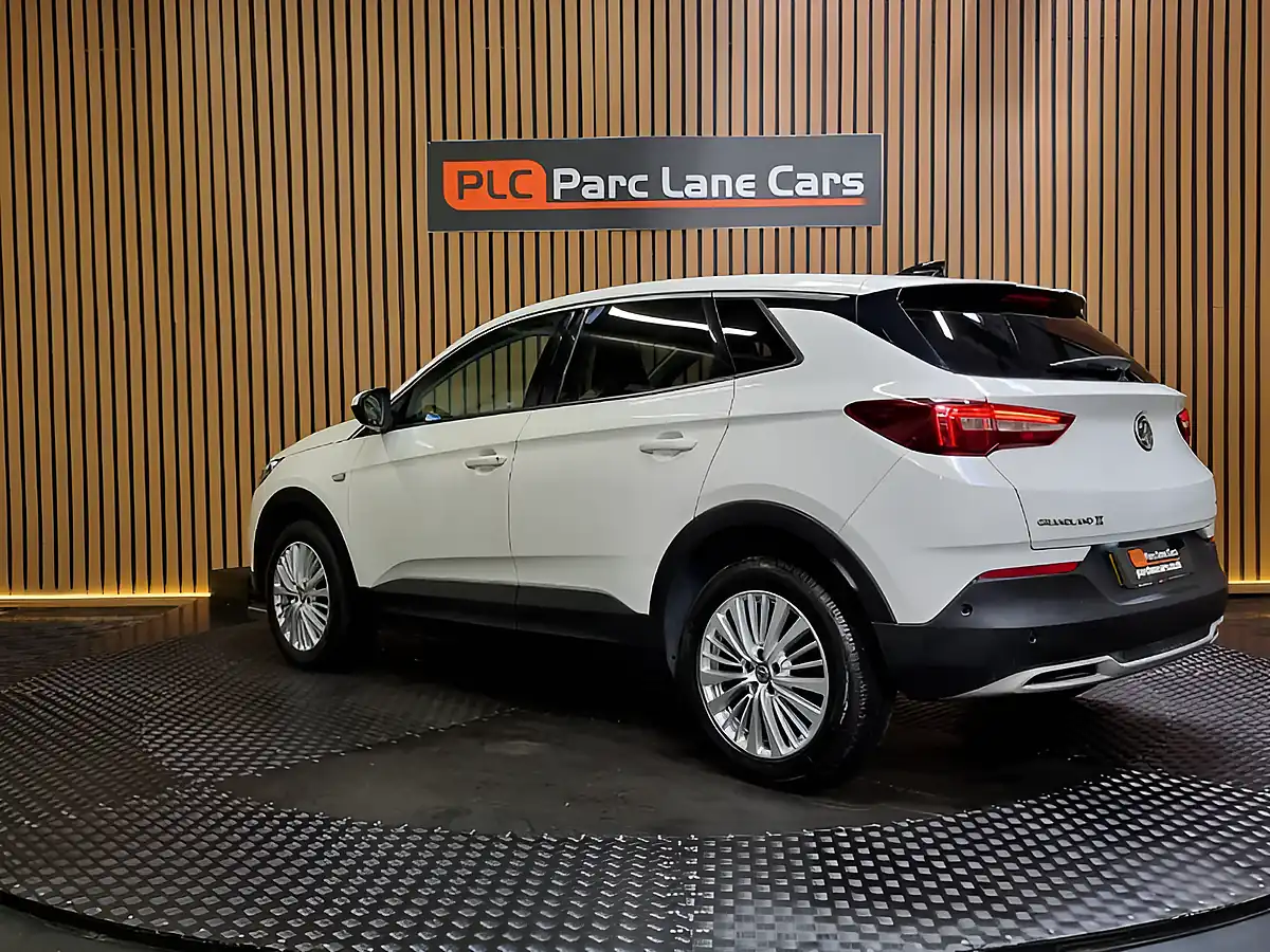 Used 2018 Vauxhall Grandland X Sport Nav White - Interior and Exterior details 7