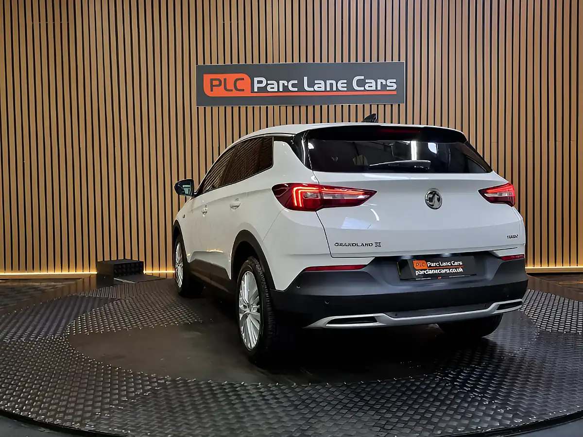 Used 2018 Vauxhall Grandland X Sport Nav White - Interior and Exterior details 8