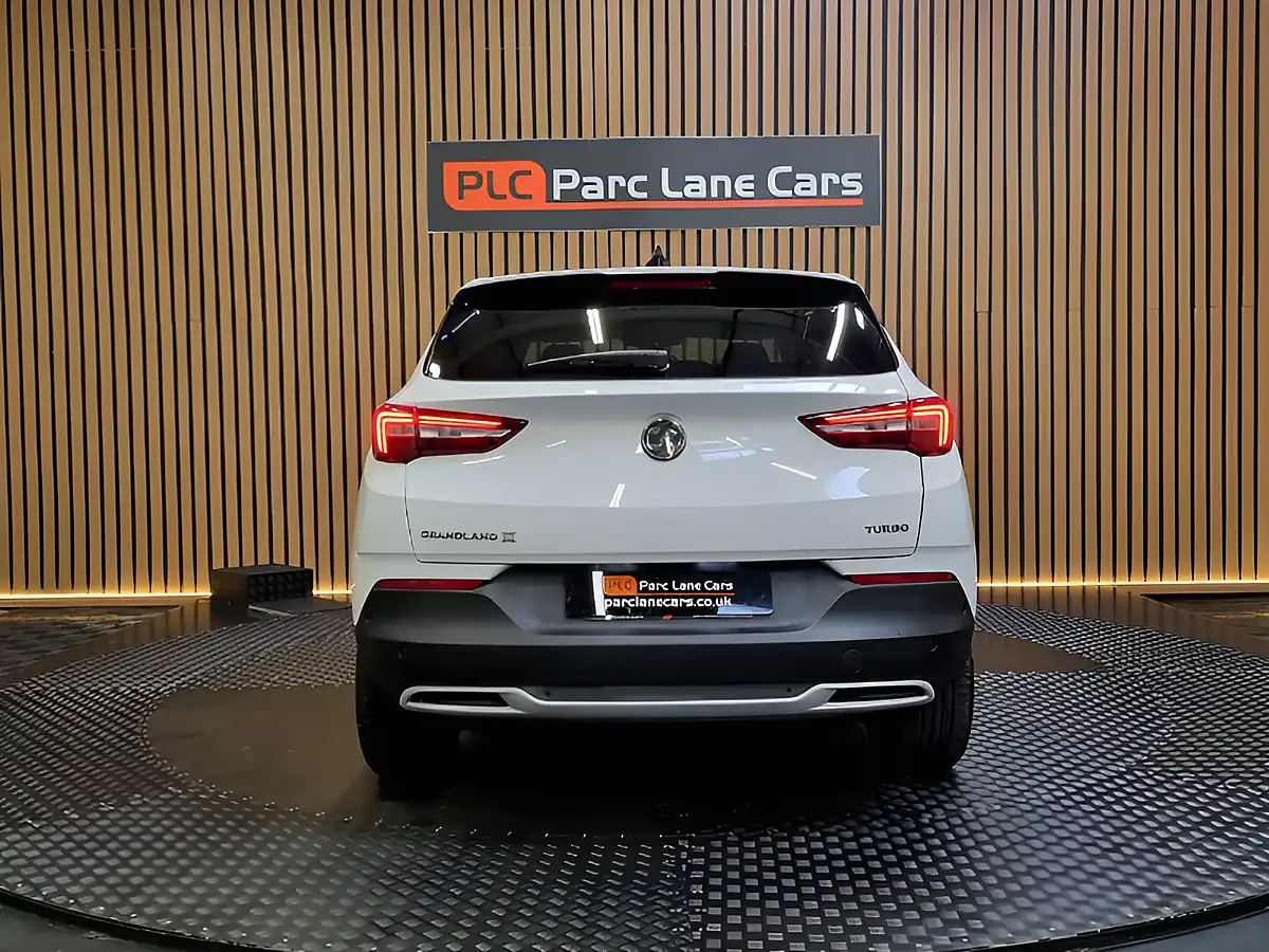 Used 2018 Vauxhall Grandland X Sport Nav White - Interior and Exterior details 9