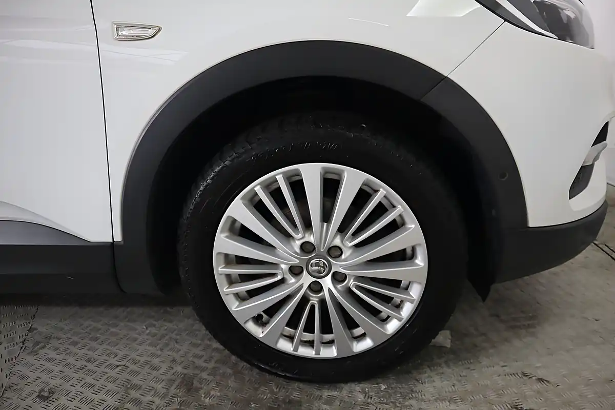 Used 2018 Vauxhall Grandland X Tech Line Nav White - Interior and Exterior details 10