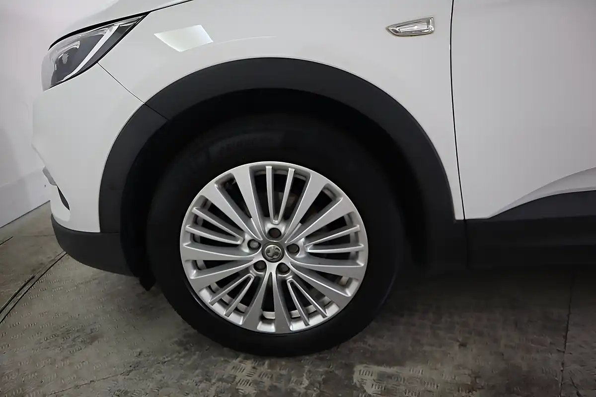 Used 2018 Vauxhall Grandland X Tech Line Nav White - Interior and Exterior details 11