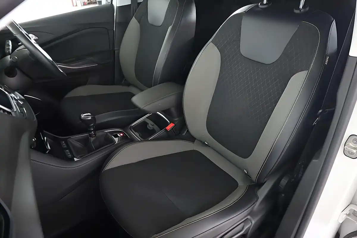 Used 2018 Vauxhall Grandland X Tech Line Nav White - Interior and Exterior details 12