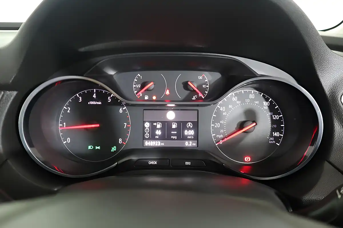 Used 2018 Vauxhall Grandland X Tech Line Nav White - Interior and Exterior details 13