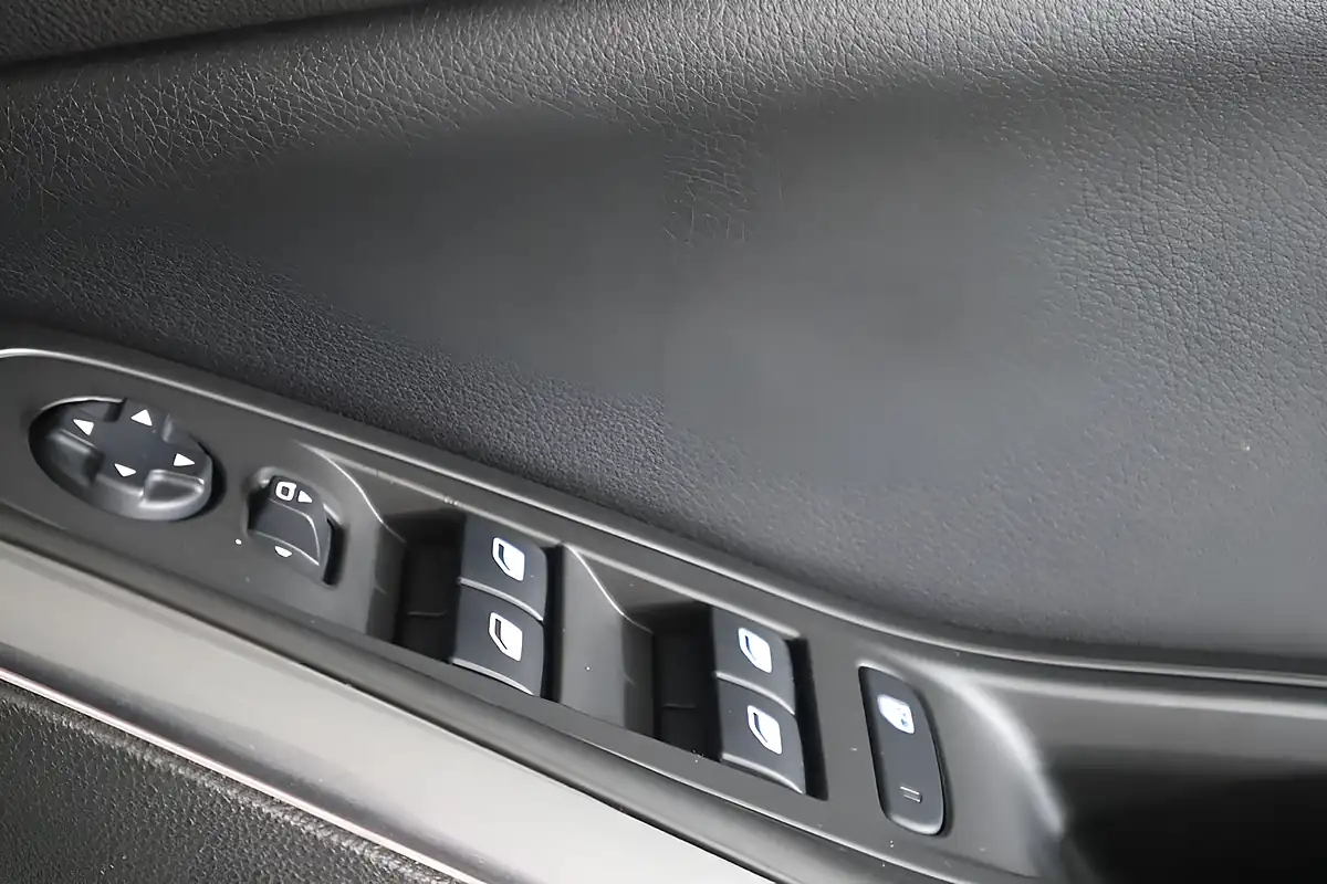 Used 2018 Vauxhall Grandland X Tech Line Nav White - Interior and Exterior details 20
