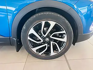 Used 2018 Vauxhall Grandland X Ultimate Blue - Interior and Exterior details 10