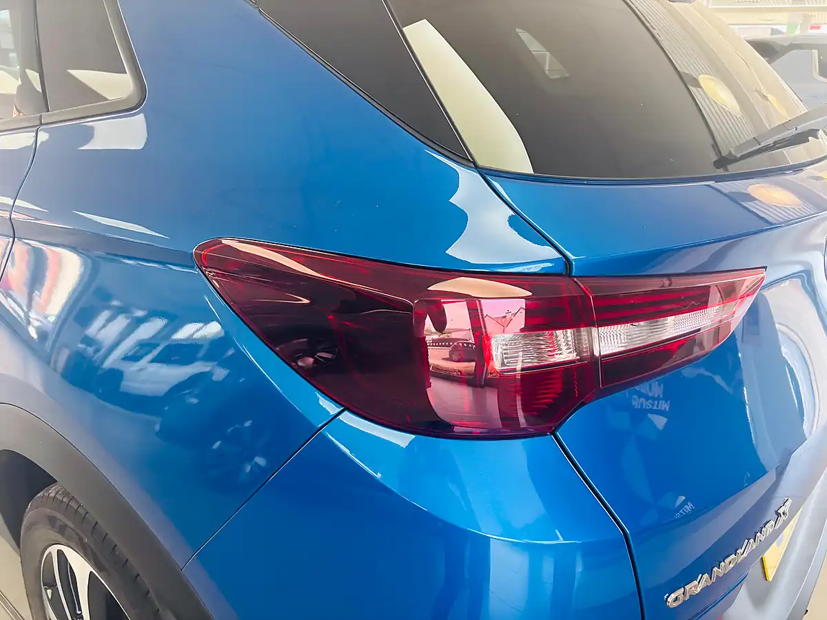Used 2018 Vauxhall Grandland X Ultimate Blue - Interior and Exterior details 15