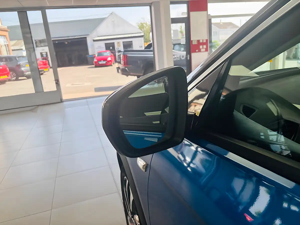 Used 2018 Vauxhall Grandland X Ultimate Blue - Interior and Exterior details 17