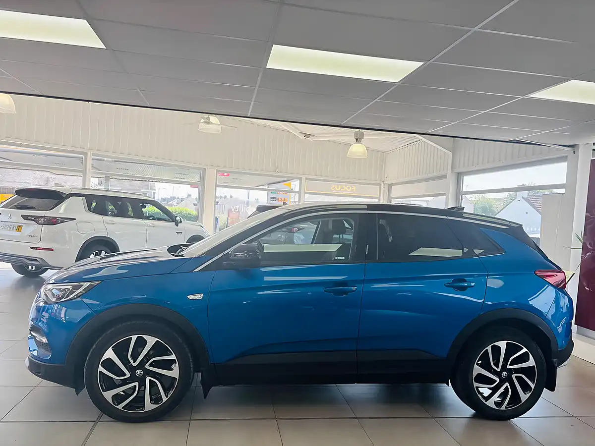 Used 2018 Vauxhall Grandland X Ultimate Blue - Interior and Exterior details 4