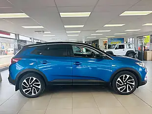 Used 2018 Vauxhall Grandland X Ultimate Blue - Interior and Exterior details 6