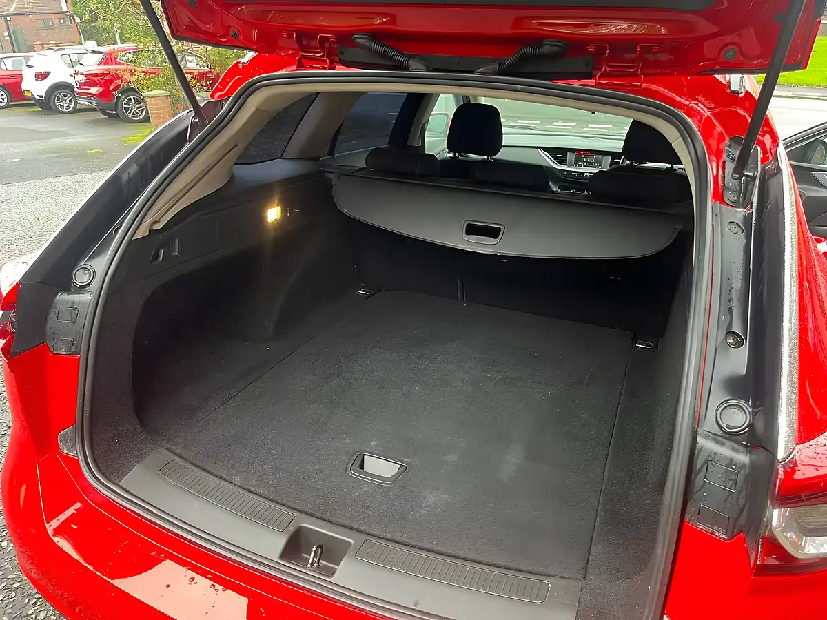 Used 2018 Vauxhall Insignia Design Red - Interior and Exterior details 11