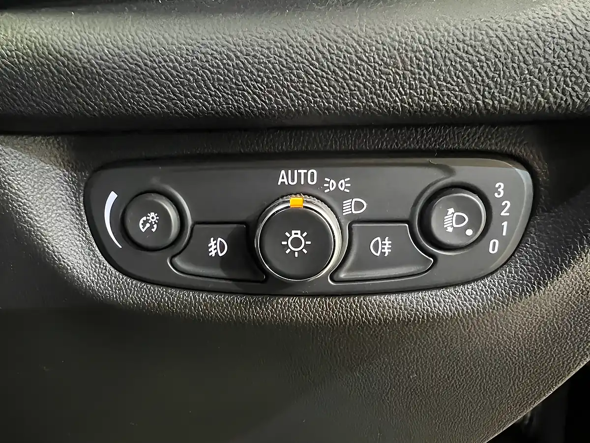 Used 2018 Vauxhall Insignia Grand Sport Sri Vx-Line Nav Black - Interior and Exterior details 13