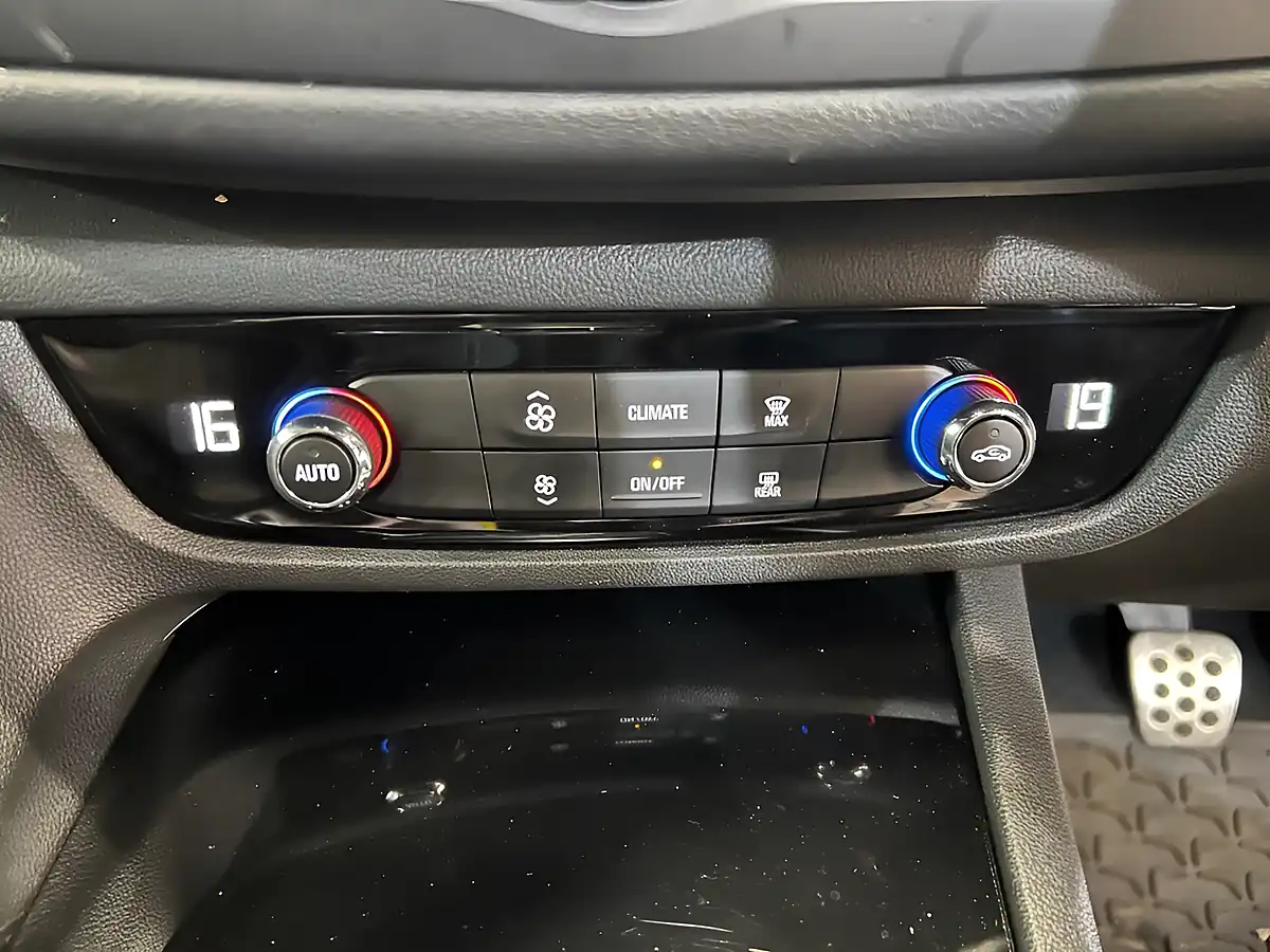 Used 2018 Vauxhall Insignia Grand Sport Sri Vx-Line Nav Black - Interior and Exterior details 17