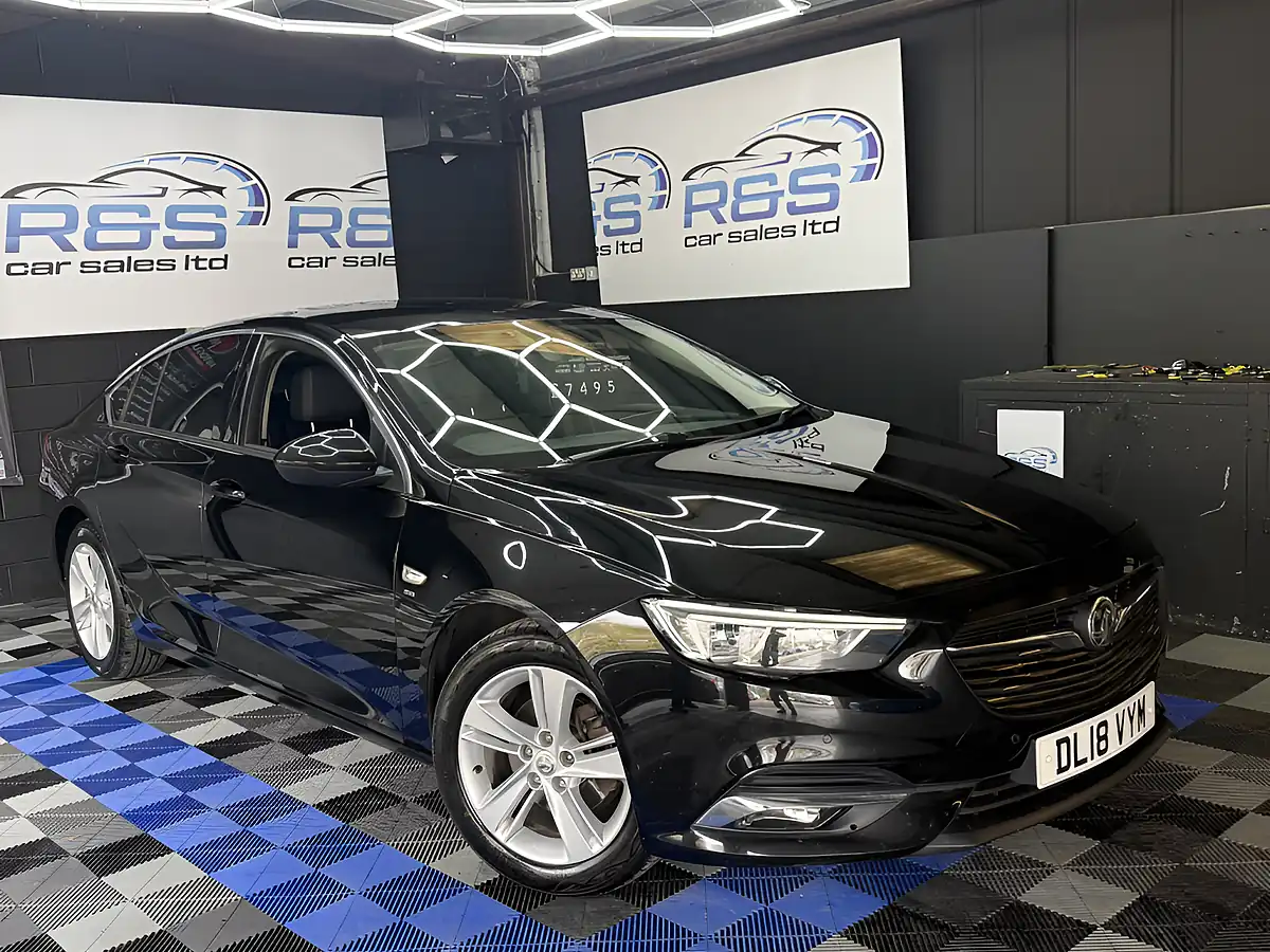 Used 2018 Vauxhall Insignia Sri Black - Front View