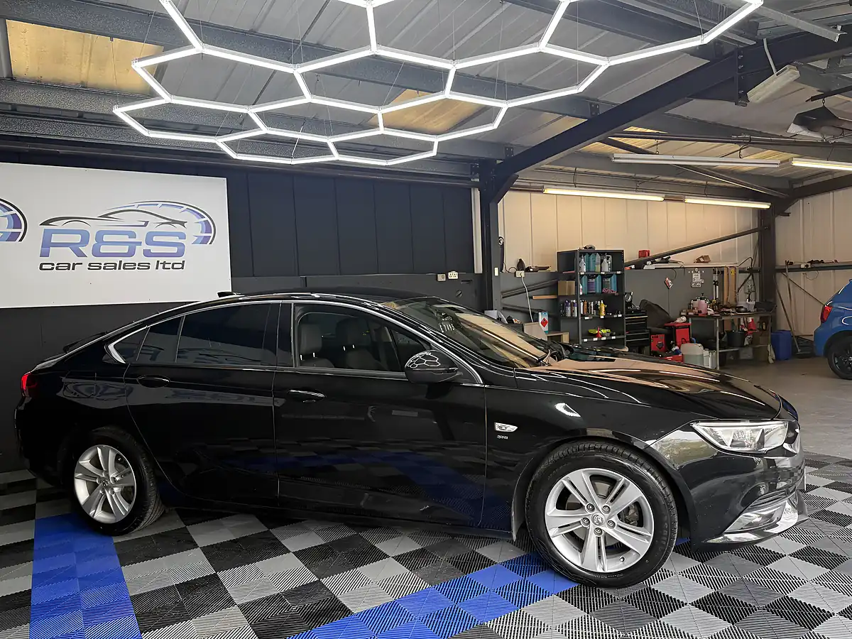 Used 2018 Vauxhall Insignia Sri Black - Interior and Exterior details 12